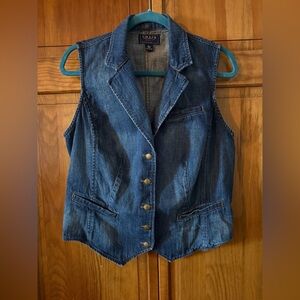 Chaps women’s large Ralph Lauren Denim Vest w Gold Buttons good used condition